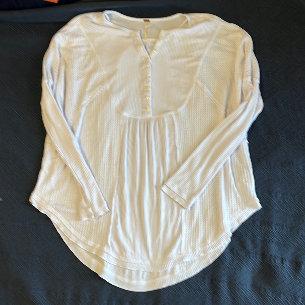 Free People white long sleeve sweater/long sleeve peasant top.